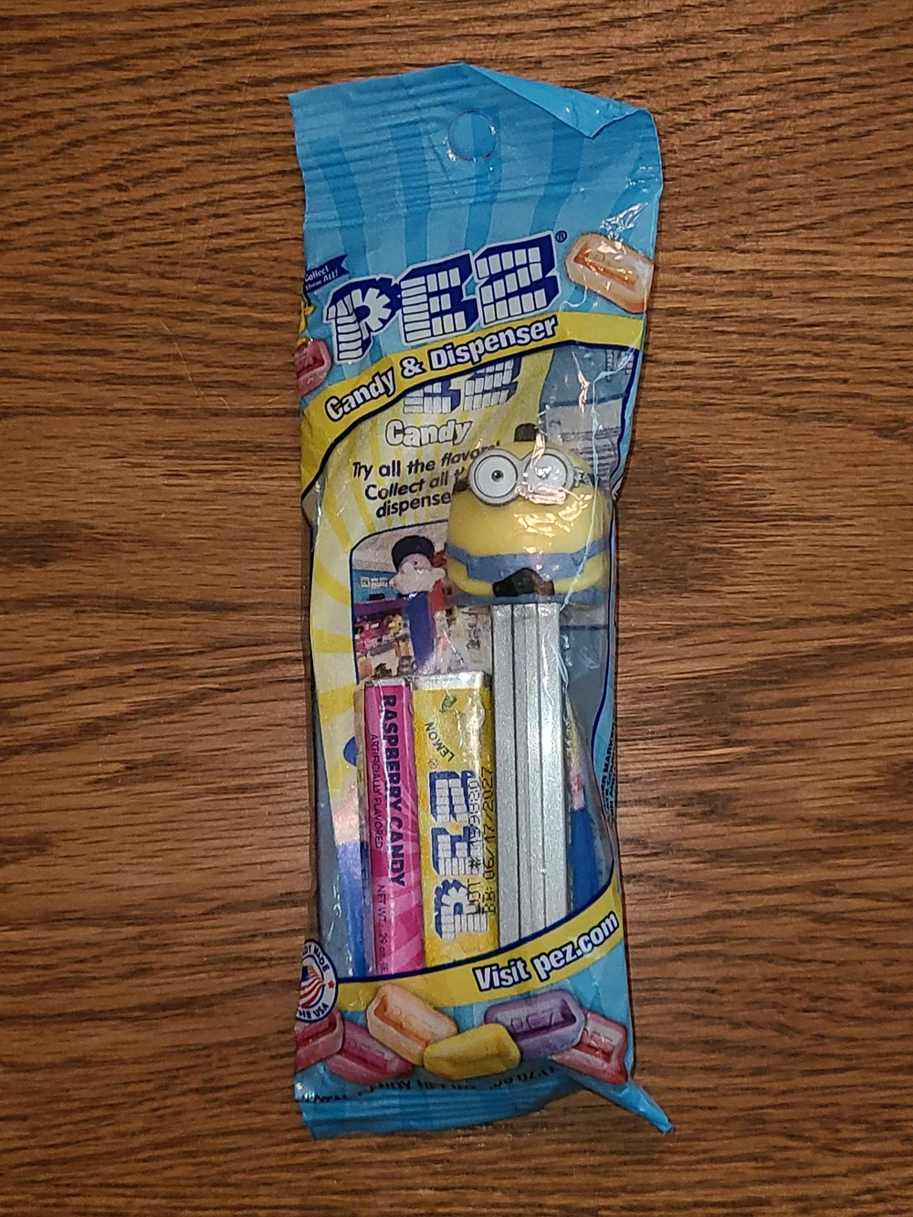 Vintage Despicable Me / Minions themed PEZ candy dispenser.